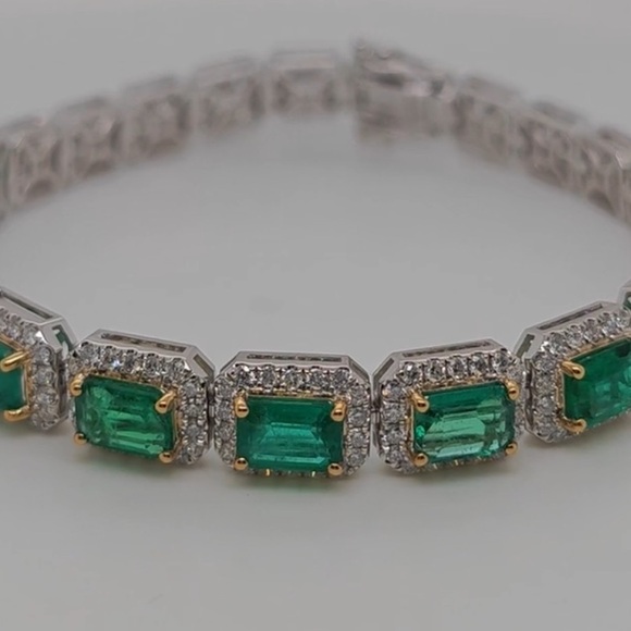 24.84 Carats Emerald and White Diamond White Gold Bracelet - Picture 6 of 6